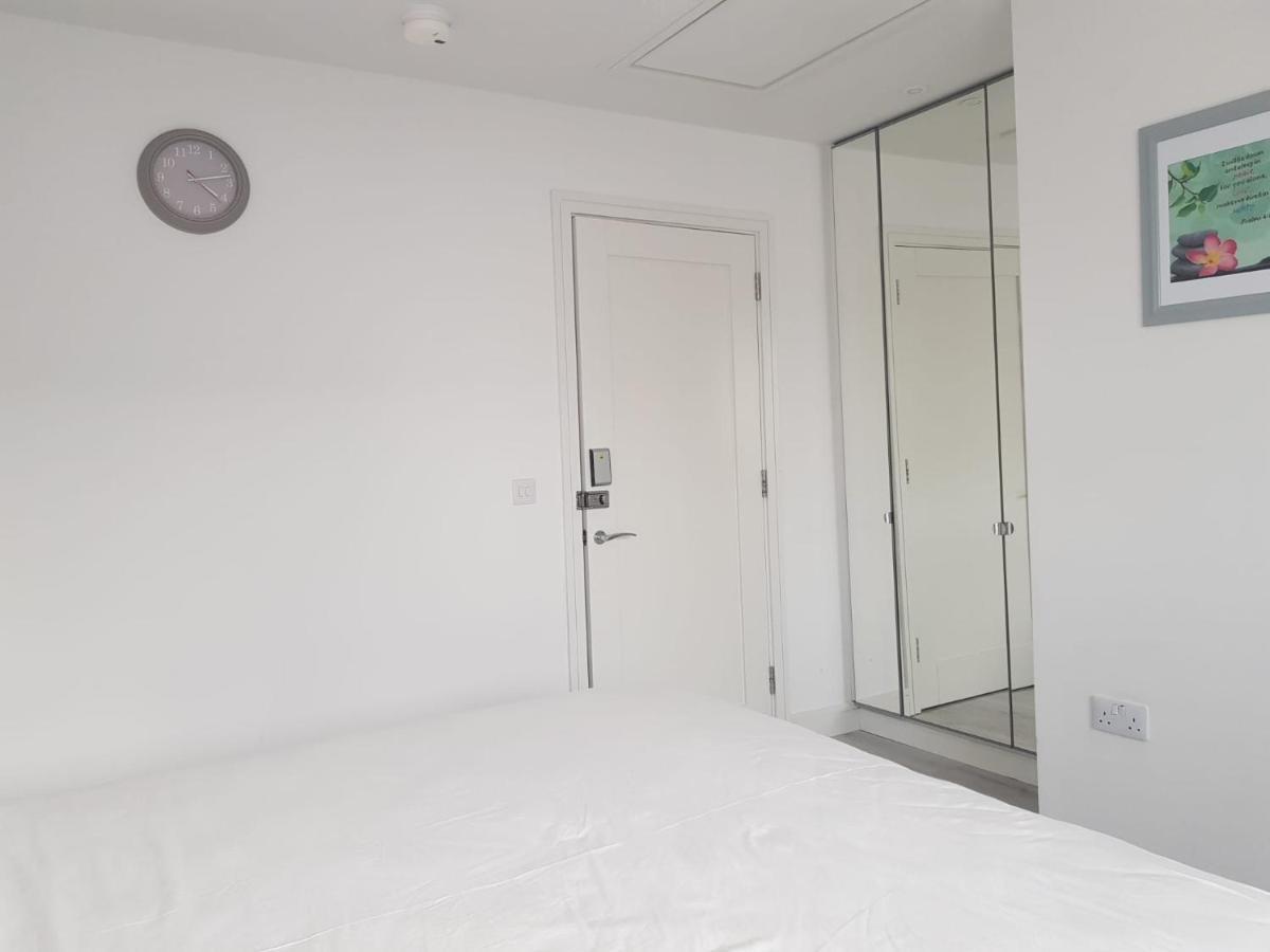 Barnoaks House - Private Room Ensuite Bathroom Homestay Dublin Exterior photo