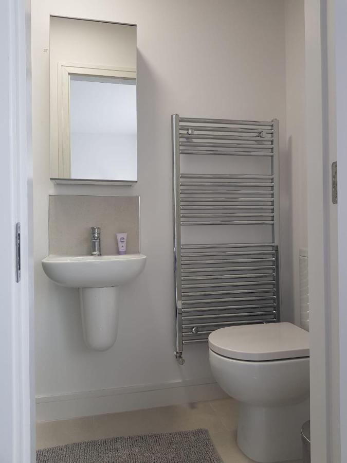 Barnoaks House - Private Room Ensuite Bathroom Homestay Dublin Exterior photo