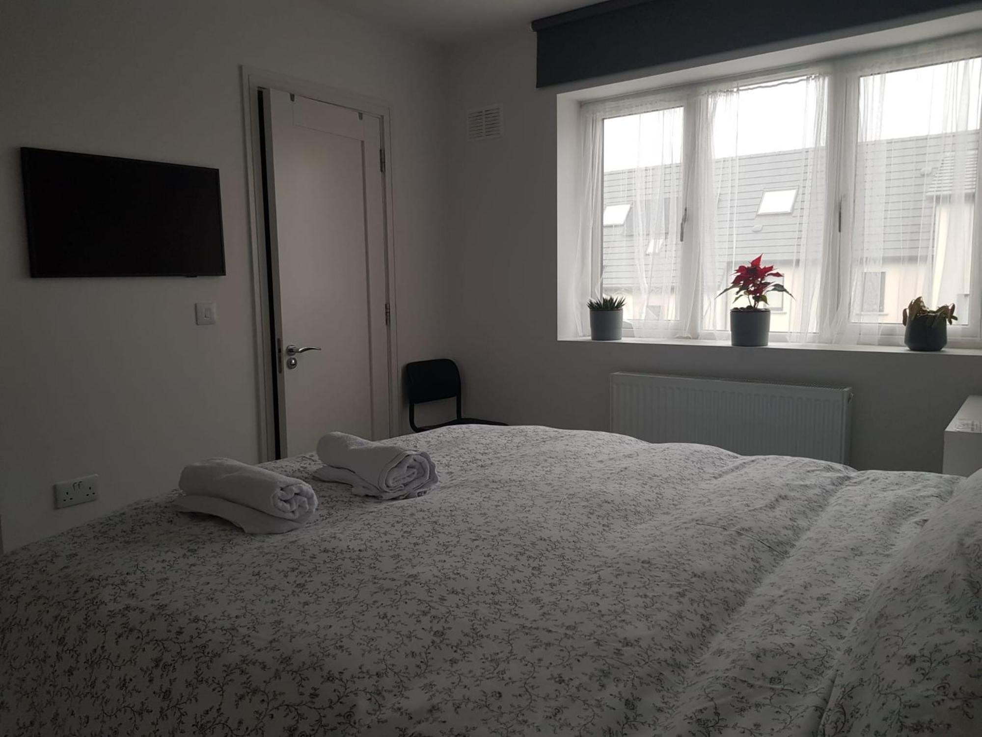 Barnoaks House - Private Room Ensuite Bathroom Homestay Dublin Exterior photo
